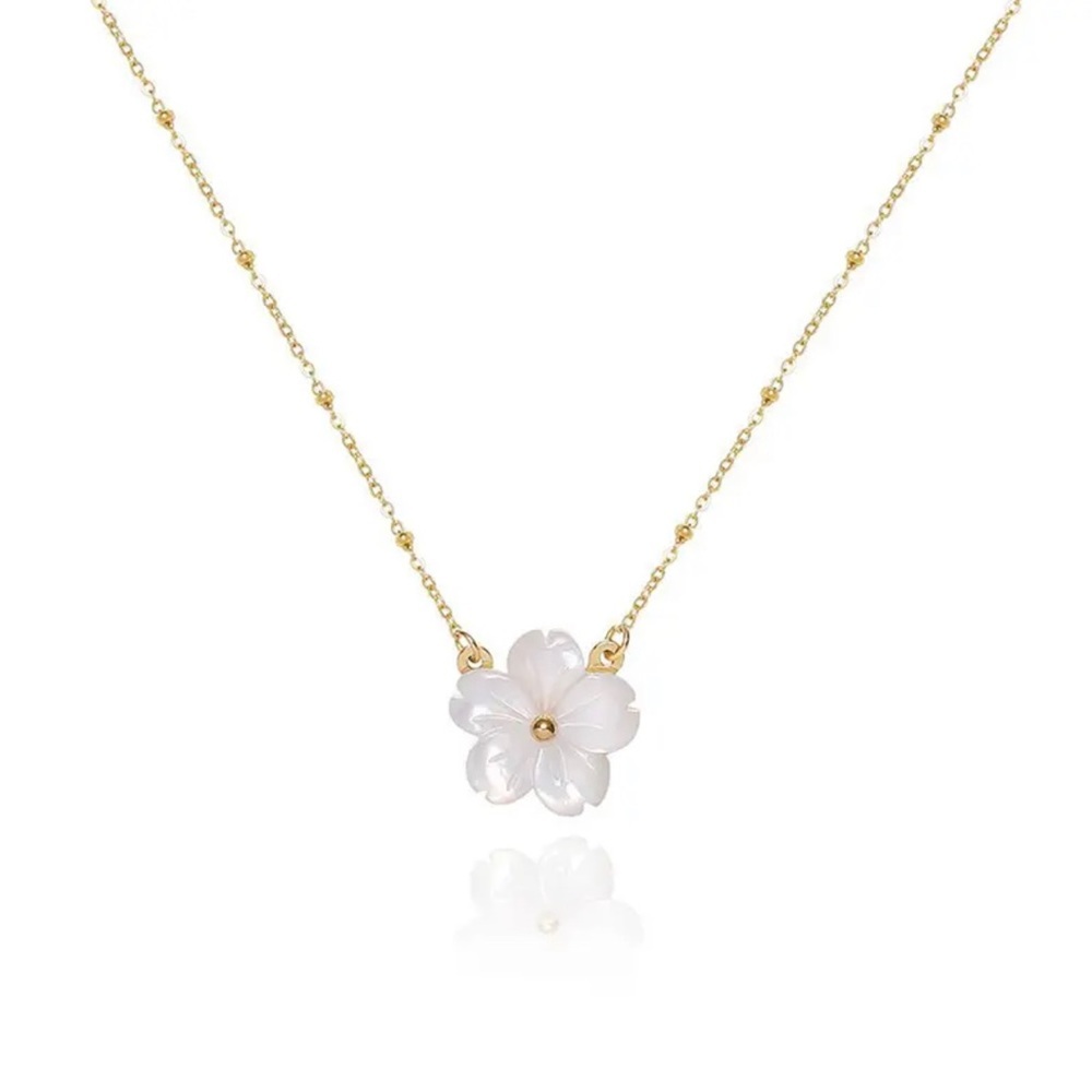 LALA JEWELRY White Shell Flower Necklace Gold Plated